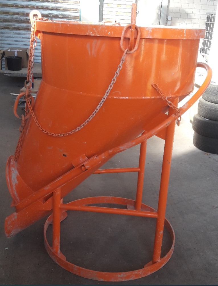 Betonsilo Eichinger 500l mit seitlichem Auslauf